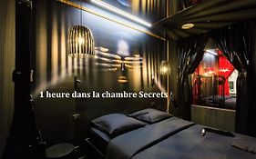 Love Hotel Avec Nuit Insolite Au Dandy Et Jacuzzi Privatise (Adults Only) Párizs Exterior photo